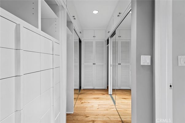 Interior, Recessed Lighting, Walk-in Closets, Wood Texture Flooring
