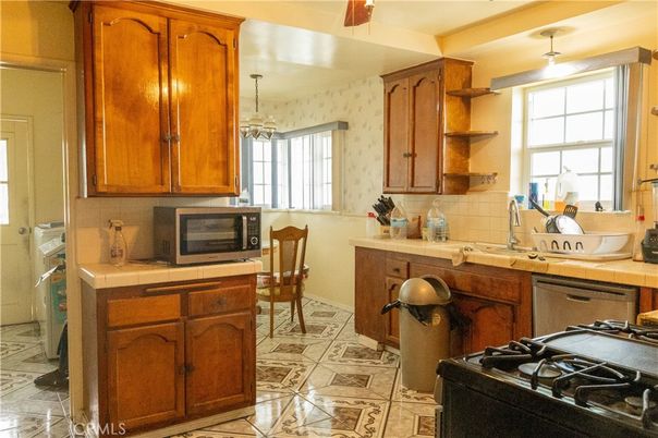 Chandelier, Interior, Kitchen, Pendant Lights, Tile Countertops
