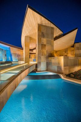 Exterior, Facade, Pool, Modern