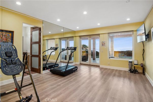 Fitness Equipment, Interior, Recessed Lighting, Wood Texture Flooring