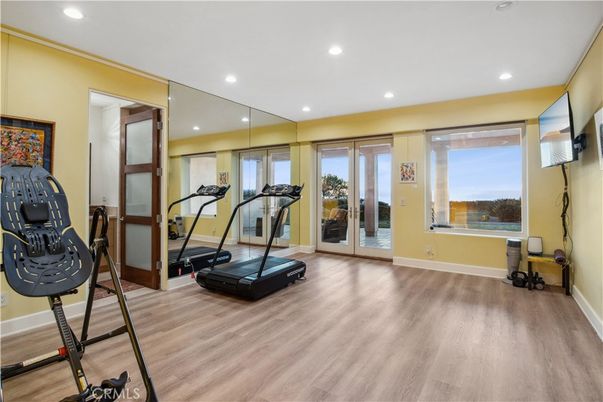 Fitness Equipment, Interior, Recessed Lighting, Wood Texture Flooring