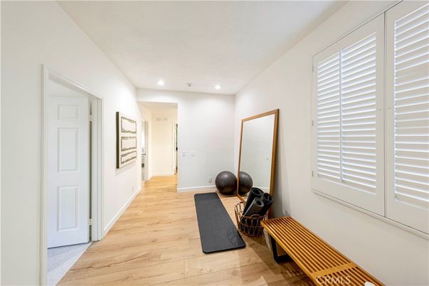Fitness Equipment, Interior, Recessed Lighting, Wood Texture Flooring