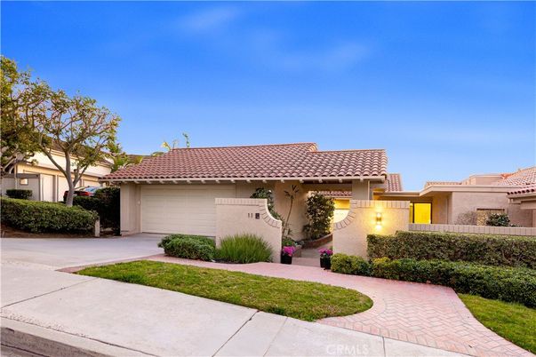 Attached, Exterior, Facade, Mediterranean