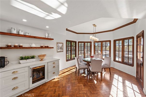Chandelier, Dining room, Interior, Recessed Lighting, Wood Texture Flooring