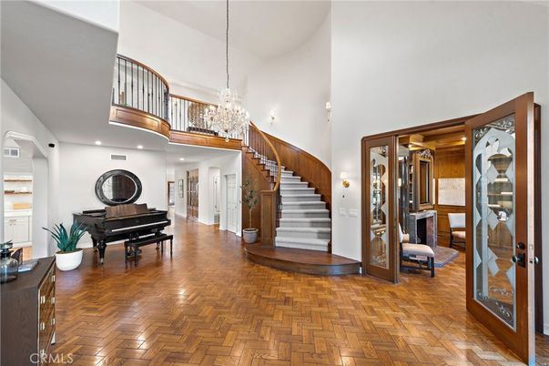 Chandelier, Interior, Piano, Recessed Lighting, Wood Texture Flooring