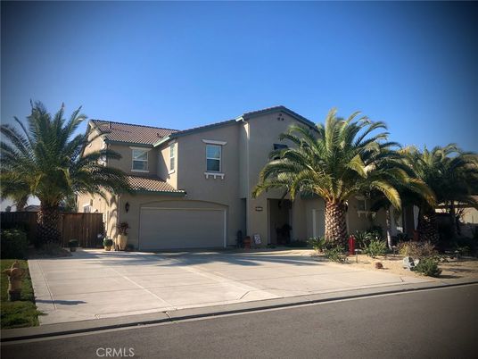 Attached, Exterior, Facade, Mediterranean