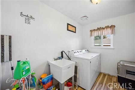 Interior, Washer, Wood Texture Flooring