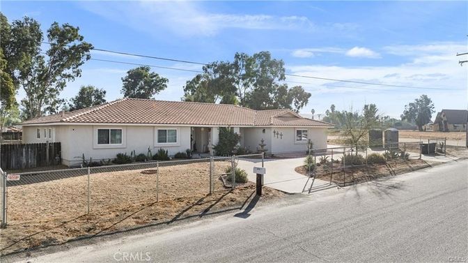 Backyard, Exterior, Facade, Ranch