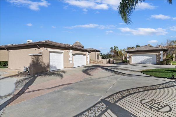 Detached Garage, Exterior