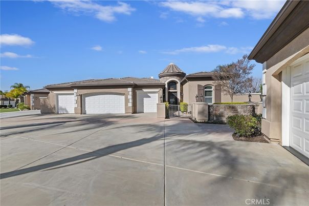 Detached Garage, Exterior