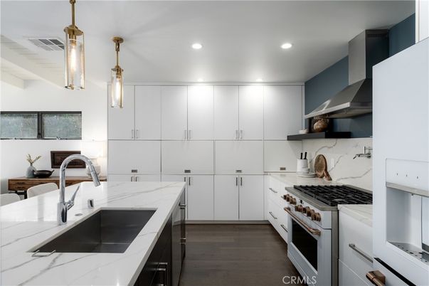 Interior, Kitchen, Pendant Lights, Recessed Lighting, Wood Texture Flooring