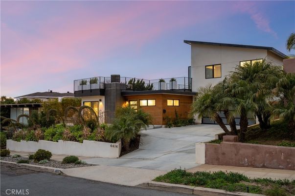 Backyard, Exterior, Facade, Modern