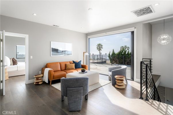 Bedroom, Interior, Living room, Pendant Lights, Recessed Lighting, Wood Texture Flooring