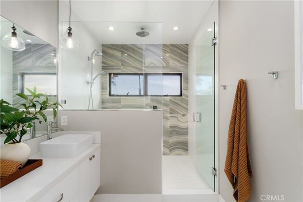 Bathroom, Glass Shower, Interior, Pendant Lights, Recessed Lighting