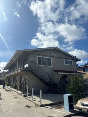 Exterior, Facade, Modern