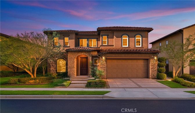 Attached, Exterior, Facade, Mediterranean