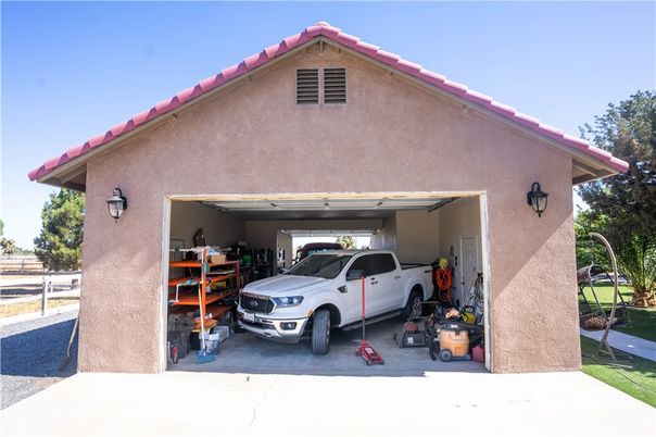 Exterior, Garage