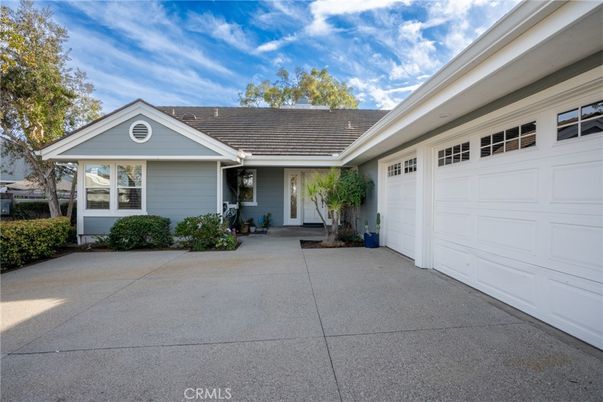 Attached, Exterior, Facade, Ranch