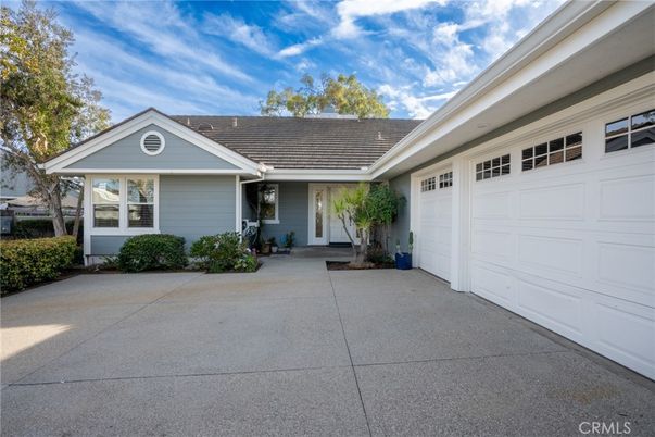 Attached, Exterior, Facade, Ranch