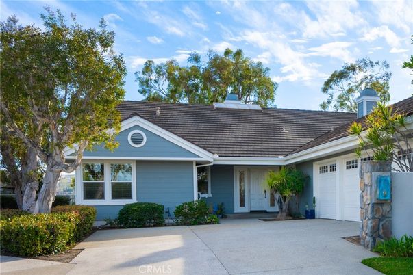 Attached, Exterior, Facade, Ranch