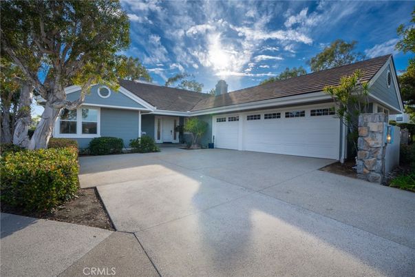 Attached, Exterior, Facade, Ranch