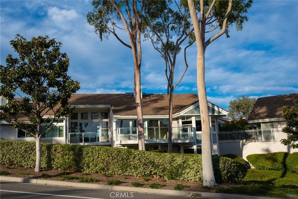 Exterior, Facade, Ranch
