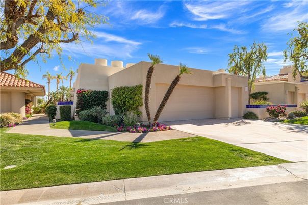Attached, Exterior, Facade, Modern