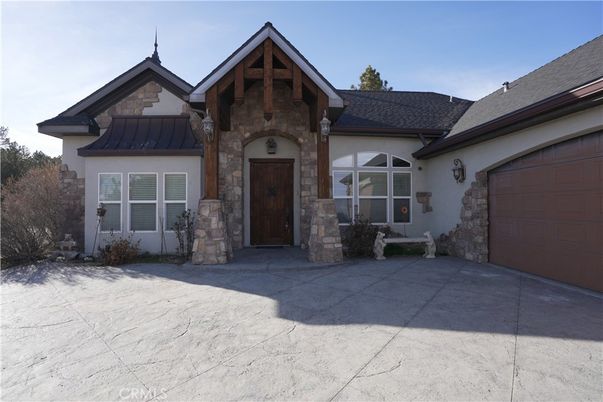Attached, Exterior, Facade, Brick Traditional
