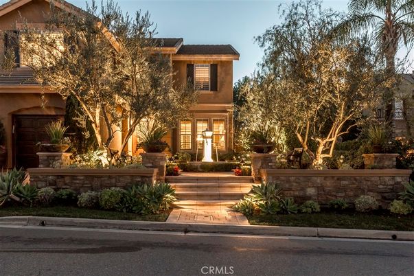 Exterior, Facade, Mediterranean