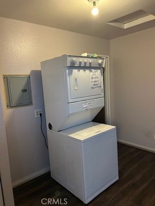 Interior, Utility Closets, Washer, Wood Texture Flooring
