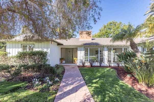Backyard, Exterior, Facade, Ranch