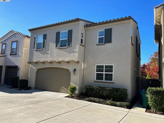 Attached, Exterior, Facade, Mediterranean