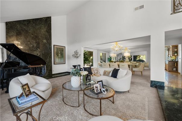 Chandelier, Dining room, Interior, Living room, Piano