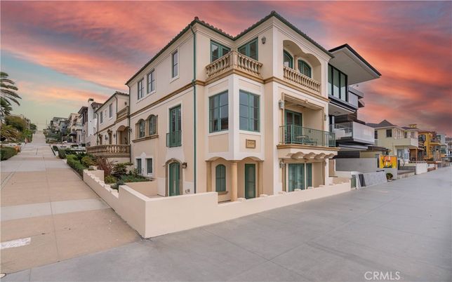 Exterior, Facade, Mediterranean