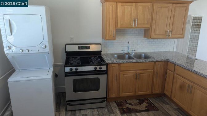 Interior, Kitchen, Washer, Wood Texture Flooring
