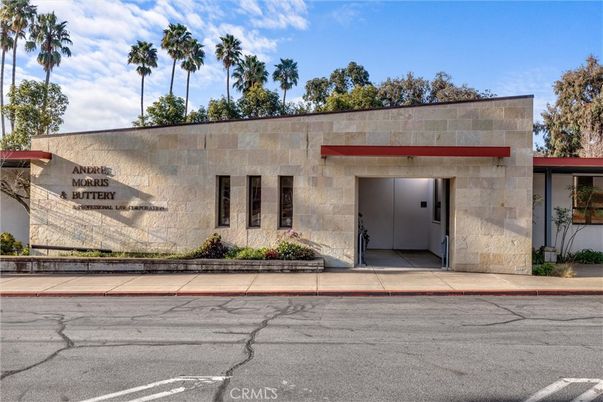Exterior, Facade, Modern