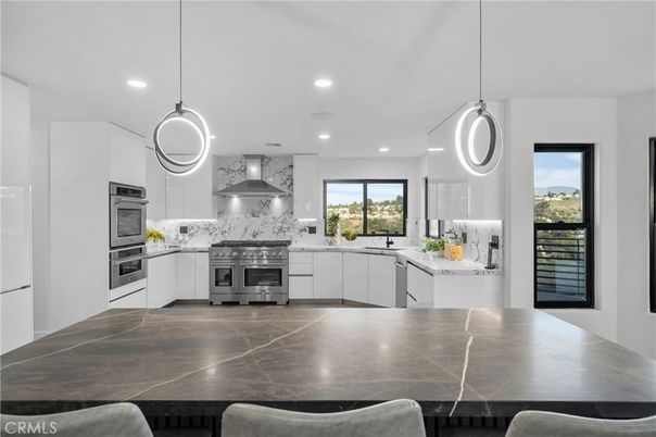 Dining room, Interior, Kitchen, Pendant Lights, Recessed Lighting, Stainless Steel Appliances