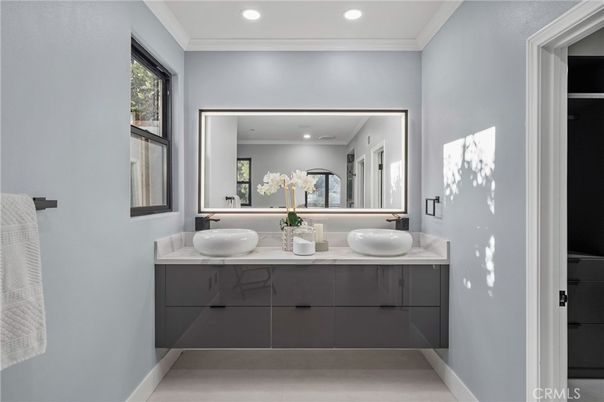 Bathroom, Dual Sink Vanities, Interior, Recessed Lighting
