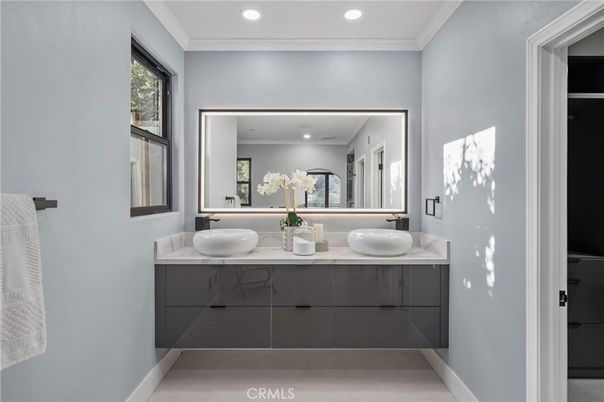 Bathroom, Dual Sink Vanities, Interior, Recessed Lighting