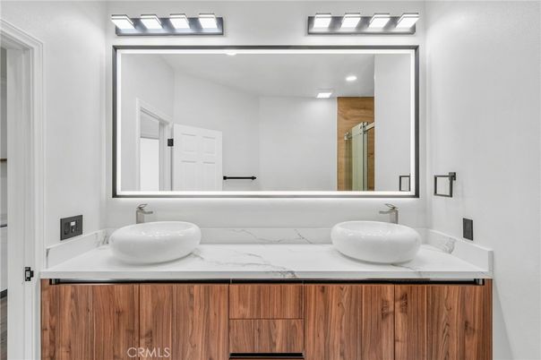 Bathroom, Dual Sink Vanities, Interior, Recessed Lighting