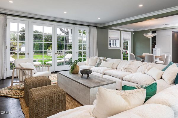 Dining room, Interior, Living room, Pendant Lights, Recessed Lighting, Wood Texture Flooring