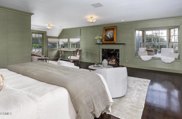 Bedroom, Fireplace, Interior, Recessed Lighting, Wood Texture Flooring