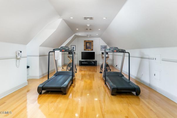 Fitness Equipment, Interior, Recessed Lighting, Wood Texture Flooring