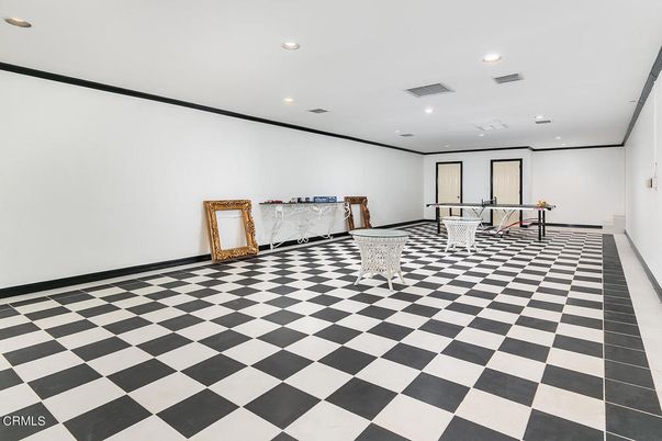 Game Room, Interior, Recessed Lighting
