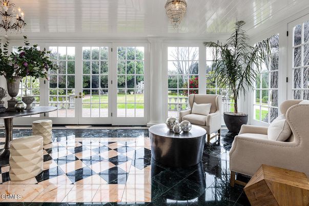 Chandelier, Interior, Sun Room