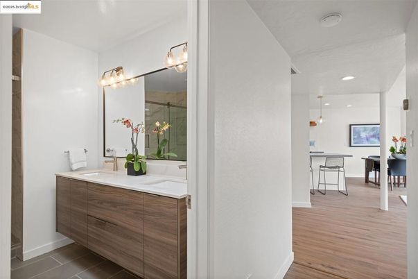 Bathroom, Dining room, Interior, Pendant Lights, Recessed Lighting, Wood Texture Flooring