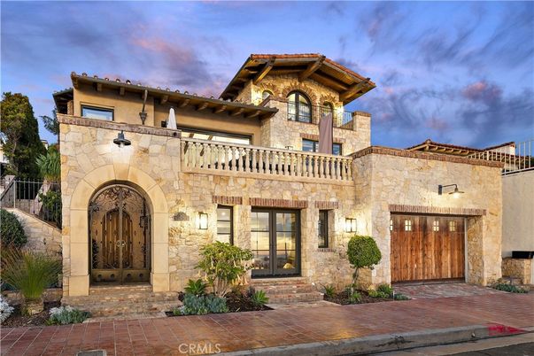 Exterior, Facade, Mediterranean