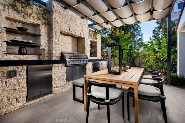 Exterior, Fireplace