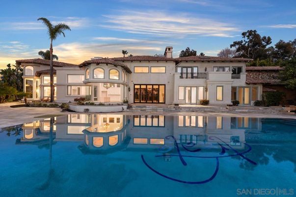 Exterior, Facade, Pool, Mediterranean