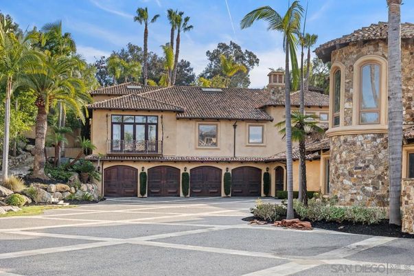 Attached, Exterior, Facade, Mediterranean